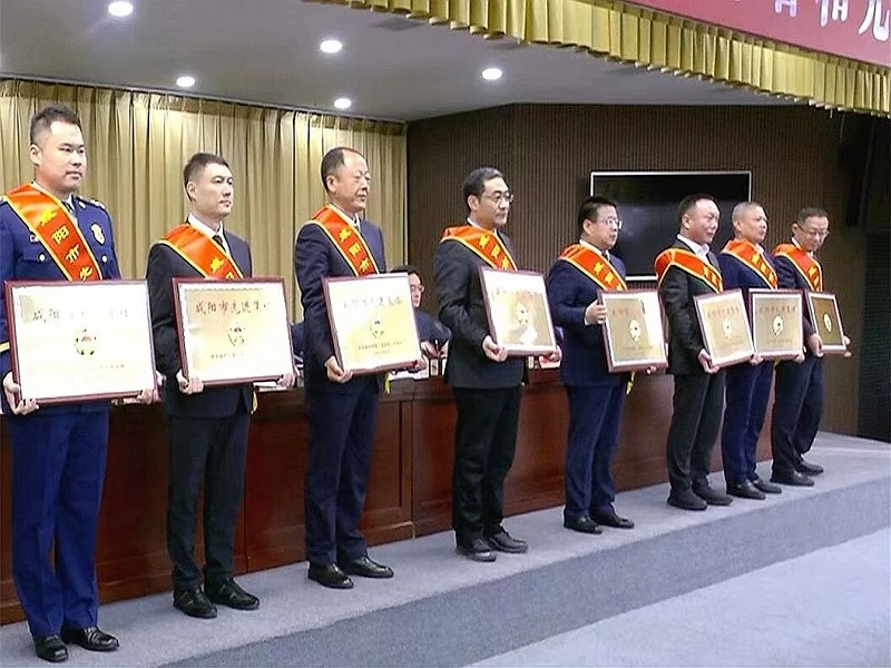 喜报！咸阳路桥工程公司荣获咸阳市 “先进集体”荣誉称号